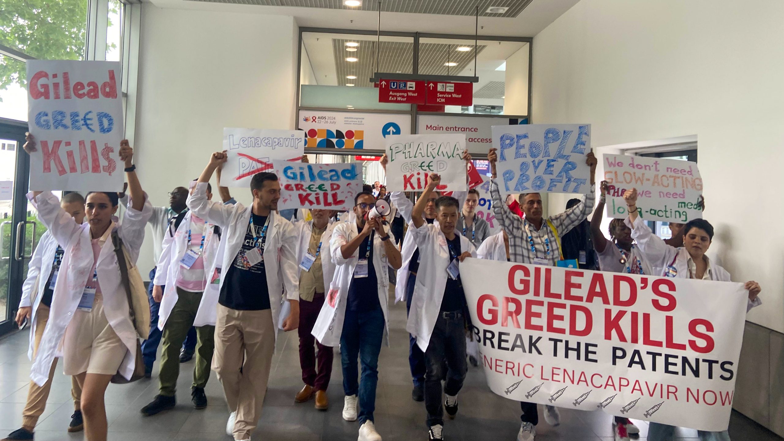 “Pas en notre nom” – Réaction des défenseurs africains dutraitement du VIH à l’accord de licence volontaire de Gilead sur lelenacapavir